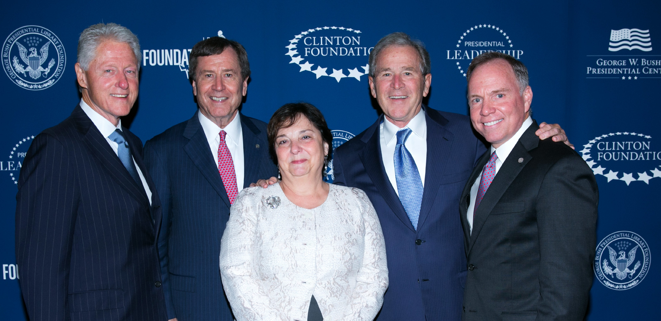 Linda S. Eads with President Bill Clinton, SMU President R. Gerald Turner, President George W. Bush and SMU Vice President for Development and External Affairs Brad Cheves. 